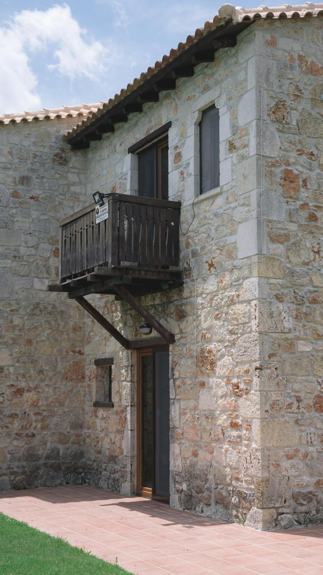 Stone Made Private Pool Villas Kriopigi Bilik gambar