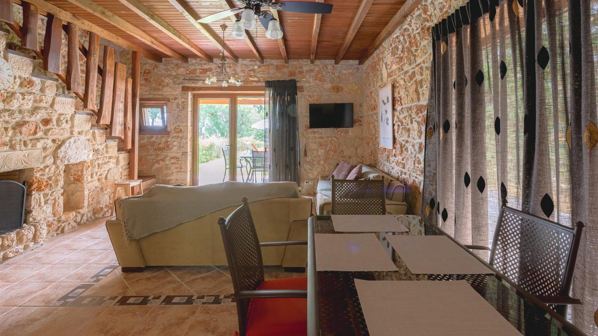 Stone Made Private Pool Villas Kriopigi Bilik gambar