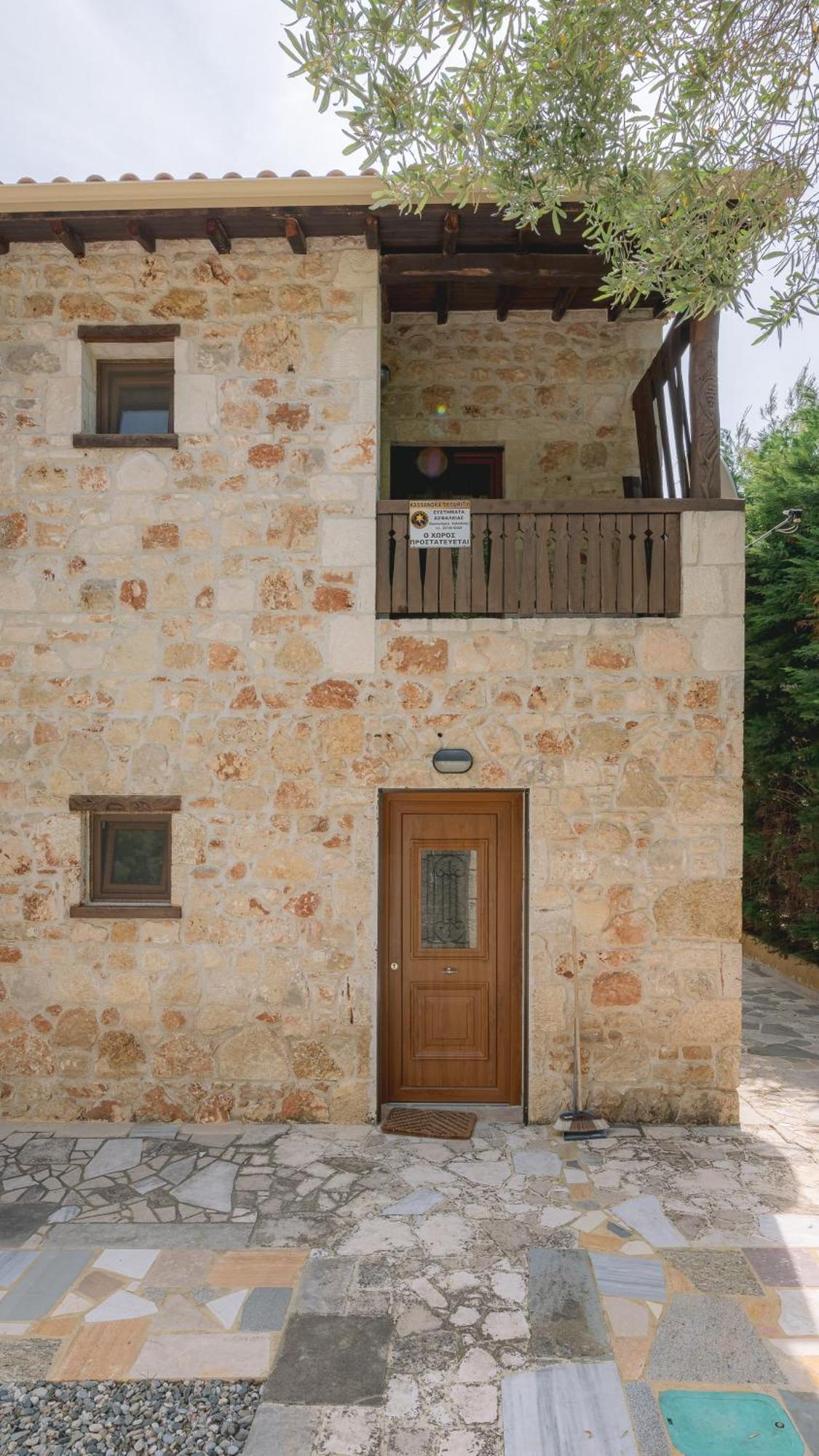 Stone Made Private Pool Villas Kriopigi Bilik gambar