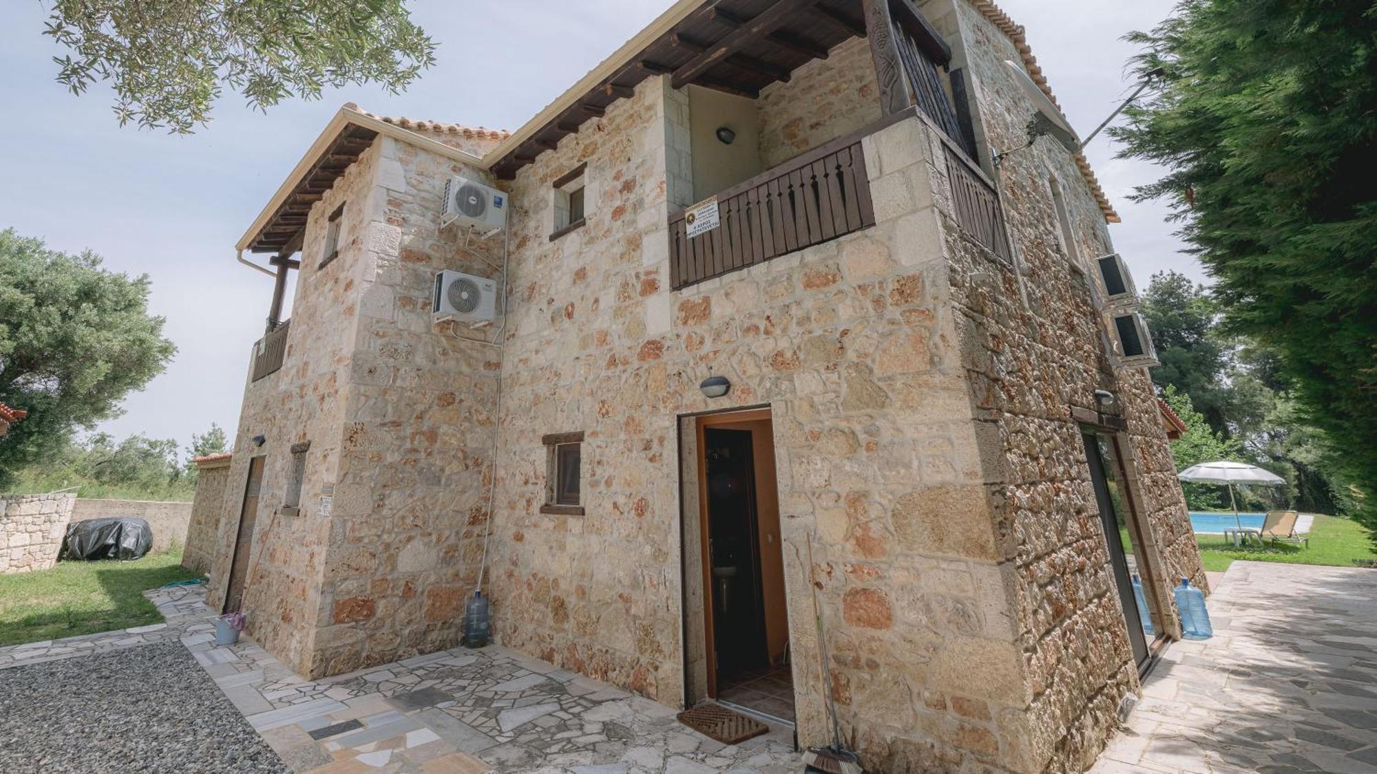 Stone Made Private Pool Villas Kriopigi Bilik gambar